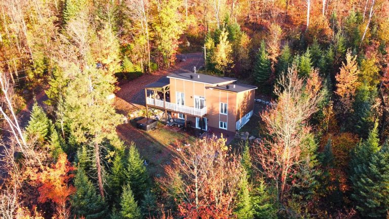 Maison à étages, 6973 Rue Champlain, Wentworth-Nord